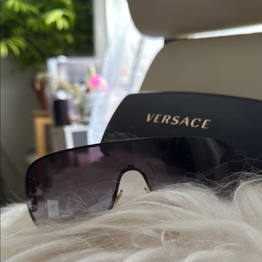 Versace Black Oversized Sunglasses with Gradient Lenses